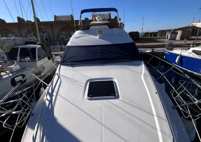 Sealine F33 exterior