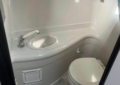 Crownline 270 CR baño