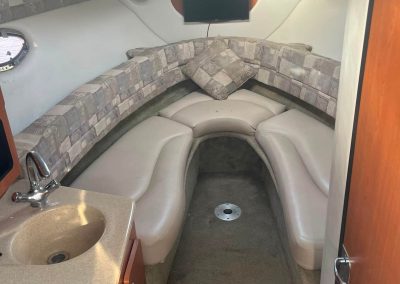 Crownline 270 CR sofá